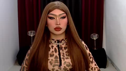 Snapshot of giaxxx01 chatting on 02/08/25, 04:25 Gia X online show from 02/08/25, 04:25