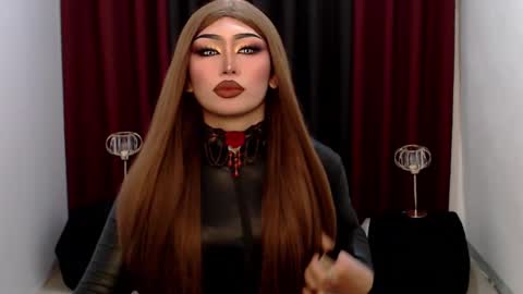 Snapshot of giaxxx01 chatting on 02/13/25, 06:09 Gia X online show from 02/13/25, 06:09