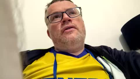 Snapshot of giddyup2222222 chatting on 11/21/25, 12:54 giddyup2222222 online show from 11/21/25, 12:54