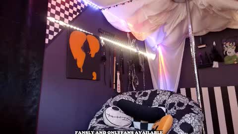 Giggles online show from 02/17/26, 09:21