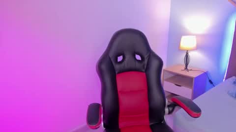 Snapshot of gigi_burns chatting on 11/30/25, 01:15 gigi_burns online show from 11/30/25, 01:15