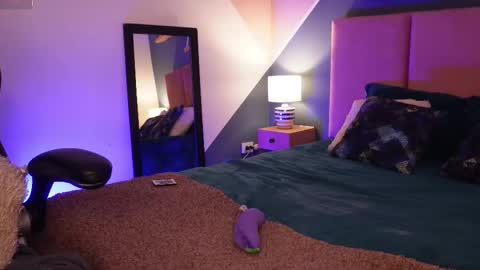 GIGI online show from 12/23/25, 06:00