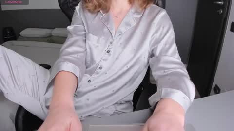 gigihadd online show from 02/08/26, 02:31