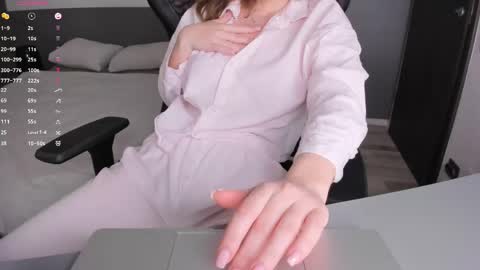 gigihadd online show from 04/25/26, 01:14