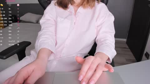 gigihadd online show from 04/25/26, 01:41