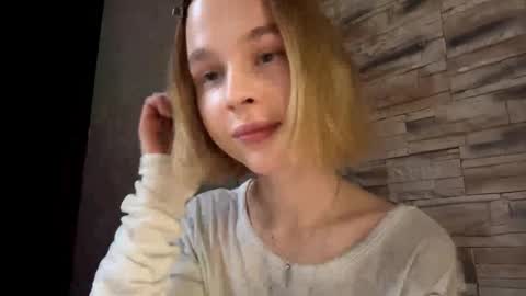 Molly online show from 10/04/25, 12:14