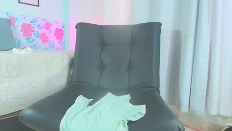 Snapshot of gigimiler8 chatting on 11/24/25, 09:36 Sharlotte online show from 11/24/25, 09:36