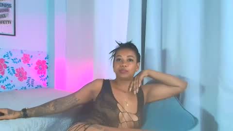 Snapshot of gigimiler8 chatting on 11/25/25, 09:48 Sharlotte online show from 11/25/25, 09:48