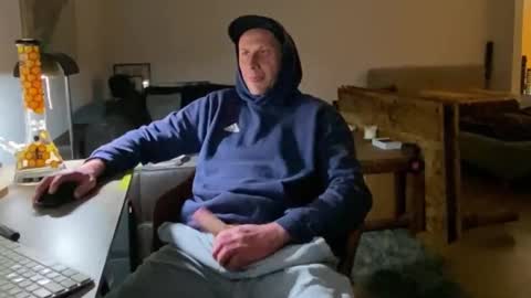 Snapshot of gilbertlachsmann chatting on 02/16/25, 04:09 Sebastian online show from 02/16/25, 04:09