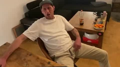 Snapshot of gilbertlachsmann chatting on 11/01/25, 08:00 Sebastian online show from 11/01/25, 08:00