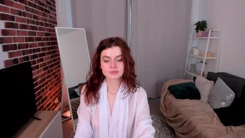 Snapshot of gin_yoon chatting on 12/08/24, 12:41 Gin online show from 12/08/24, 12:41