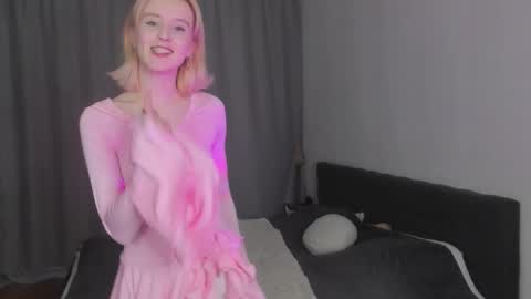 Snapshot of gin_yoon chatting on 11/06/25, 06:25 Gin online show from 11/06/25, 06:25