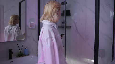 Snapshot of gin_yoon chatting on 11/15/25, 06:33 Gin online show from 11/15/25, 06:33