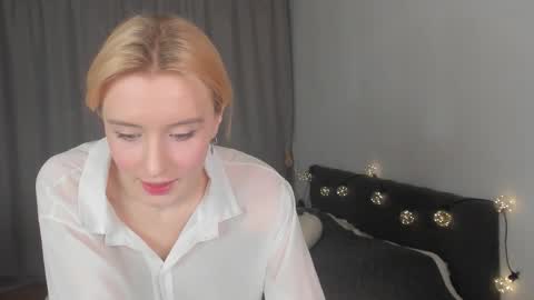 Snapshot of gin_yoon chatting on 11/21/25, 06:34 Gin online show from 11/21/25, 06:34