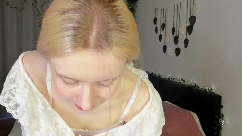 Gin online show from 04/24/26, 06:38