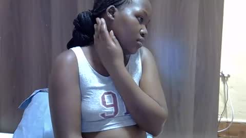 Adiliah online show from 10/25/25, 08:03