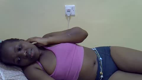 Snapshot of gina_sassy chatting on 03/27/26, 01:00 Adiliah online show from 03/27/26, 01:00