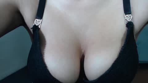 Snapshot of ginasailor chatting on 01/13/26, 01:44 ginasailor online show from 01/13/26, 01:44