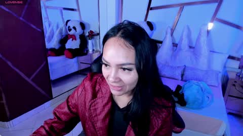 Snapshot of ginebra_ness chatting on 01/05/25, 01:36 Ginebra Ness online show from 01/05/25, 01:36