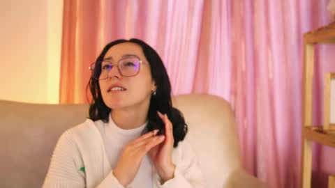 Snapshot of ginevra_esposito chatting on 05/18/26, 12:33 Ginn online show from 05/18/26, 12:33