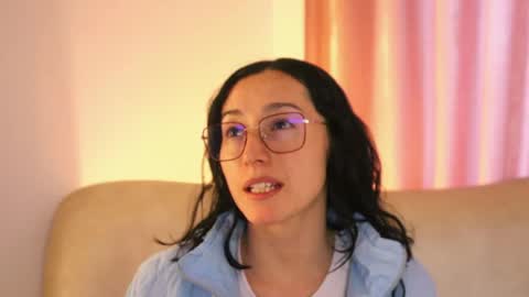 Snapshot of ginevra_esposito chatting on 05/19/26, 12:44 Ginn online show from 05/19/26, 12:44