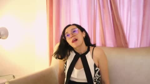 Snapshot of ginevra_esposito chatting on 05/20/26, 01:17 Ginn online show from 05/20/26, 01:17