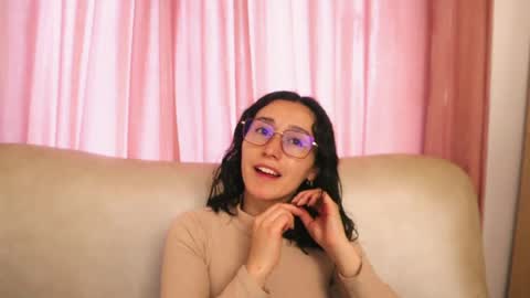 Snapshot of ginevra_esposito chatting on 05/22/26, 01:28 Ginn online show from 05/22/26, 01:28