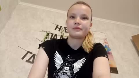 Snapshot of ginger_anna_est chatting on 06/19/26, 08:01 Ginger Anna online show from 06/19/26, 08:01