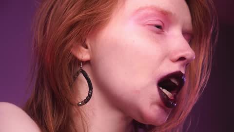        im expecting 350 thumbs up on my altar   online show from 01/03/25, 01:05