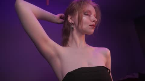        im expecting 350 thumbs up on my altar   online show from 12/15/25, 10:14