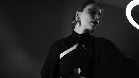        im expecting 350 thumbs up on my altar   online show from 03/20/26, 10:25