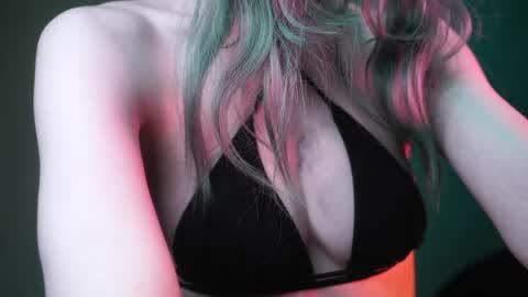        im expecting 350 thumbs up on my altar   online show from 04/21/26, 01:42