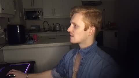 Snapshot of gingerboy_69 chatting on 12/02/25, 01:33 Jay online show from 12/02/25, 01:33