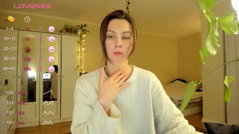 Snapshot of gingerbread__house chatting on 11/14/25, 04:38 Vasilisa online show from 11/14/25, 04:38