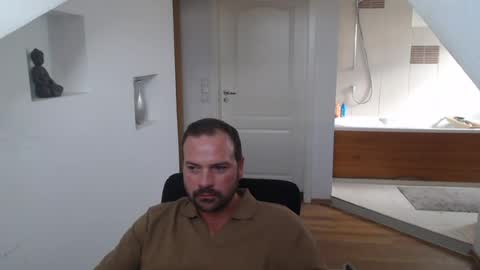Snapshot of gintonik89 chatting on 07/25/26, 04:26 gintonik89 online show from 07/25/26, 04:26