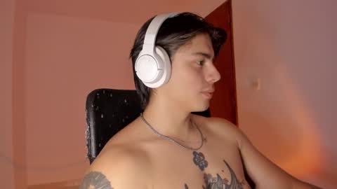 Snapshot of gio_russo chatting on 12/19/25, 06:59 GioRusso online show from 12/19/25, 06:59