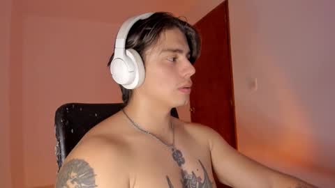 Snapshot of gio_russo chatting on 12/20/25, 08:27 GioRusso online show from 12/20/25, 08:27