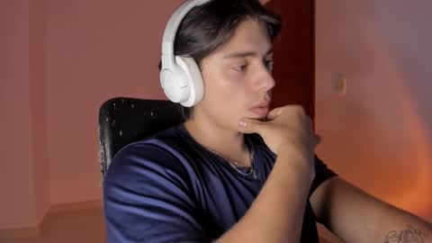 Snapshot of gio_russo chatting on 12/22/25, 10:29 GioRusso online show from 12/22/25, 10:29