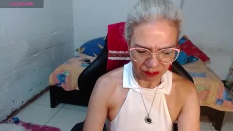 Snapshot of giorgia_xue53 chatting on 12/27/24, 01:43 Mary online show from 12/27/24, 01:43