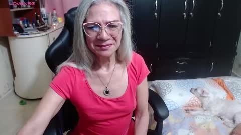 Snapshot of giorgia_xue53 chatting on 10/14/25, 05:08 Mary online show from 10/14/25, 05:08