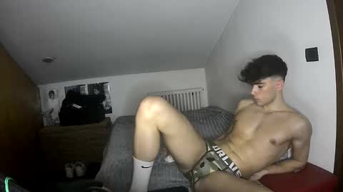 Snapshot of giovyyx chatting on 03/12/26, 03:29 giovyyx online show from 03/12/26, 03:29