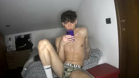 Snapshot of giovyyx chatting on 03/23/26, 10:25 giovyyx online show from 03/23/26, 10:25