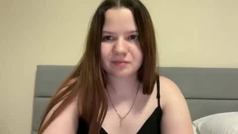 Snapshot of girl_cute07 chatting on 05/23/26, 07:18 girl_cute07 online show from 05/23/26, 07:18