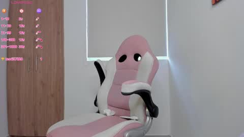 Snapshot of girl_dollx chatting on 05/10/26, 07:41 Bri online show from 05/10/26, 07:41