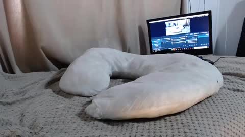 Aleja online show from 03/04/25, 04:41