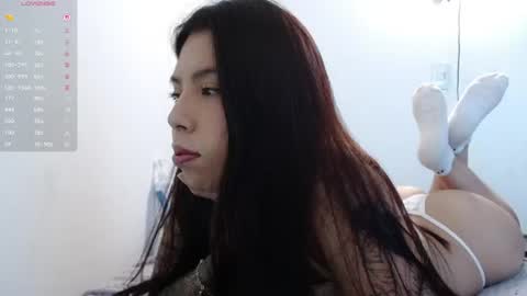 Snapshot of girl_honey_ chatting on 06/27/26, 08:36 Aleja online show from 06/27/26, 08:36