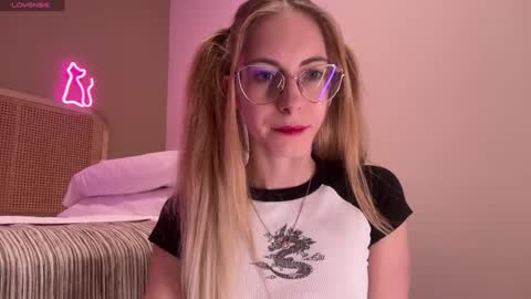 Snapshot of girl_i_am chatting on 01/07/25, 04:48 Nikki online show from 01/07/25, 04:48