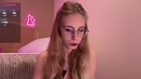 Snapshot of girl_i_am chatting on 01/11/25, 06:12 Nikki online show from 01/11/25, 06:12