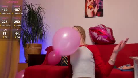 Snapshot of girl_i_am chatting on 02/12/25, 04:22 Nikki online show from 02/12/25, 04:22