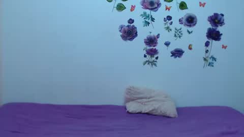 Snapshot of girl_naughty11 chatting on 06/11/26, 11:14 Isabella online show from 06/11/26, 11:14